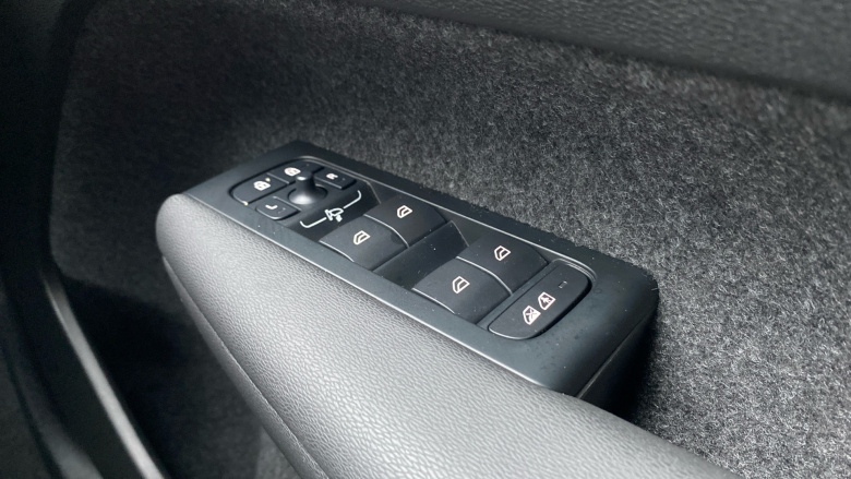 Volvo XC40 2.0 B4P Plus Black Edition 5dr Auto Petrol Estate